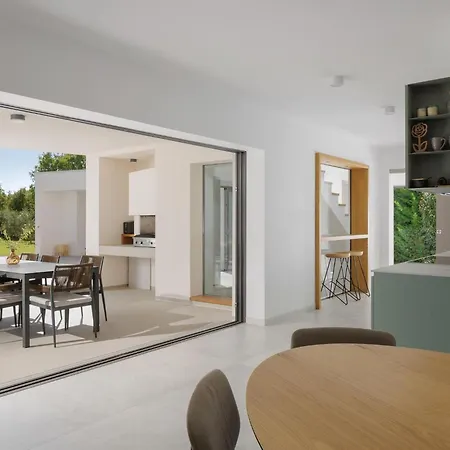 Brioli By Interhome